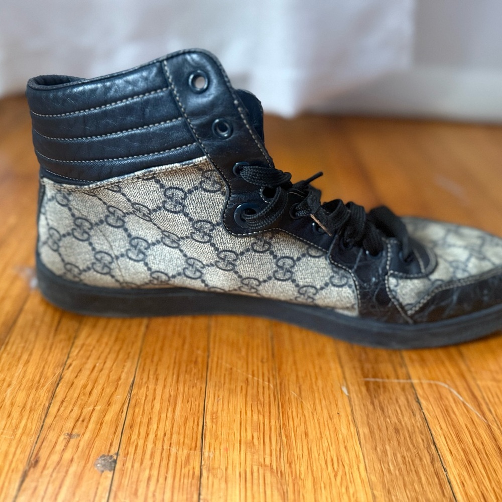 Gucci Black and Cream Athletic Shoes